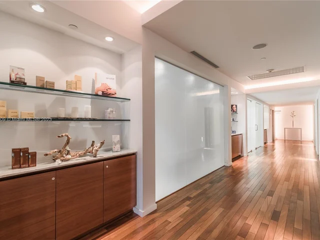 1040 Biscayne Blvd # 3007, Miami FL 33132