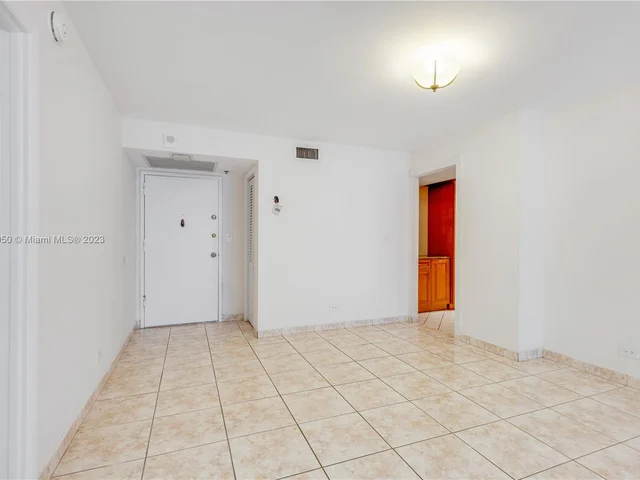 6039 Collins Ave # 408, Miami Beach FL 33140