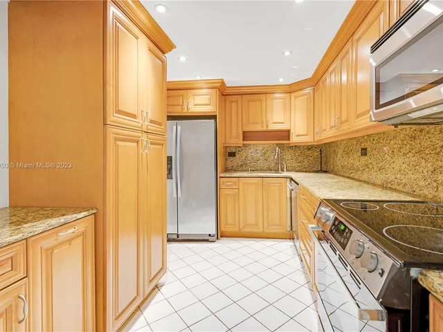 6039 Collins Ave # 408, Miami Beach FL 33140