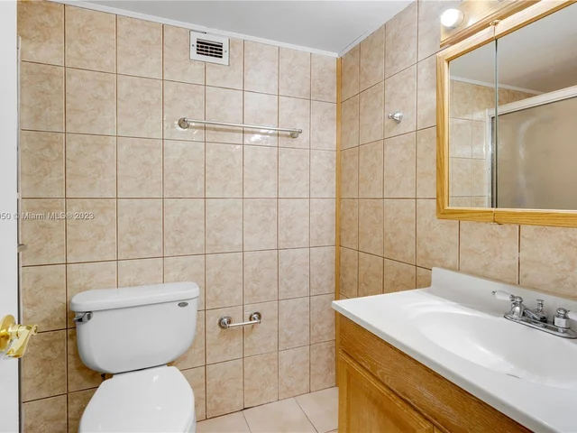 6039 Collins Ave # 408, Miami Beach FL 33140