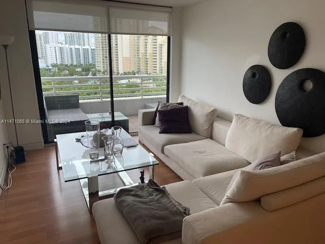 3300 NE 192nd St # 1215, Aventura FL 33180