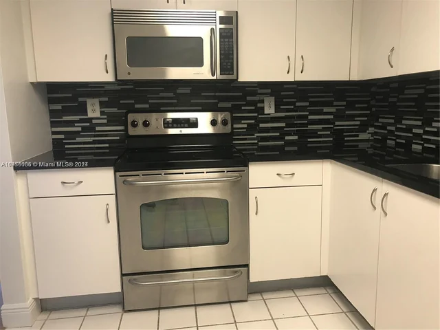 3300 NE 192nd St # 1215, Aventura FL 33180