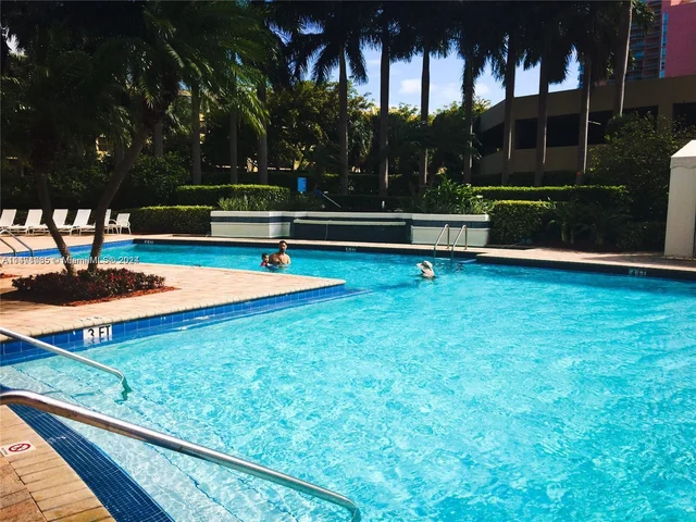 3300 NE 192nd St # 1215, Aventura FL 33180