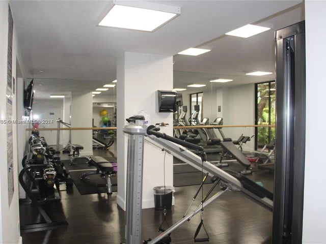 3300 NE 192nd St # 1215, Aventura FL 33180