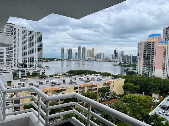 3300 NE 192nd St # 1215, Aventura FL 33180