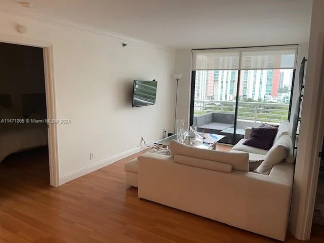 3300 NE 192nd St # 1215, Aventura FL 33180