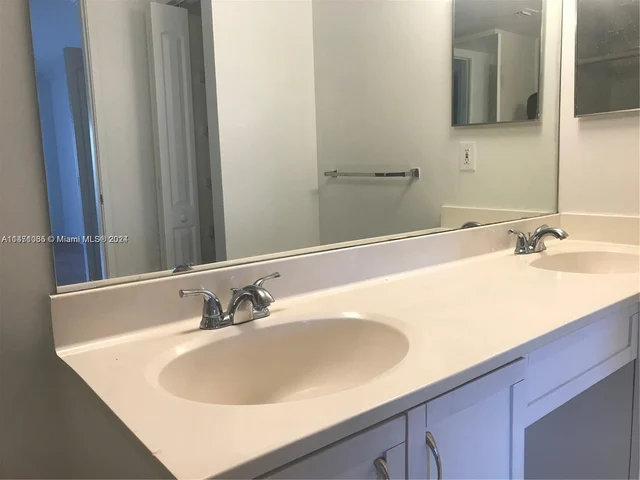 3300 NE 192nd St # 1215, Aventura FL 33180