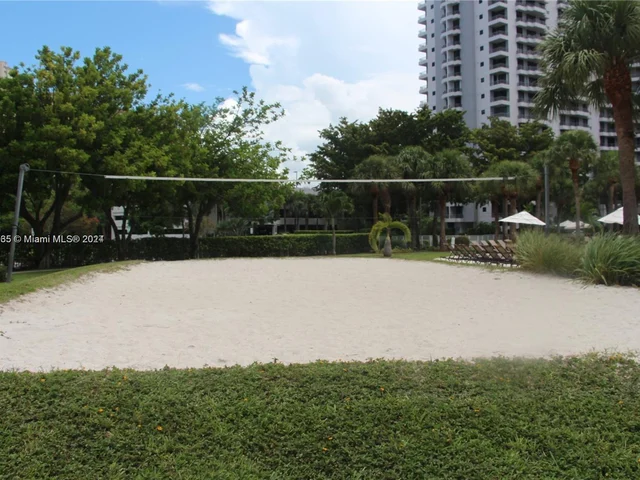 3300 NE 192nd St # 1215, Aventura FL 33180