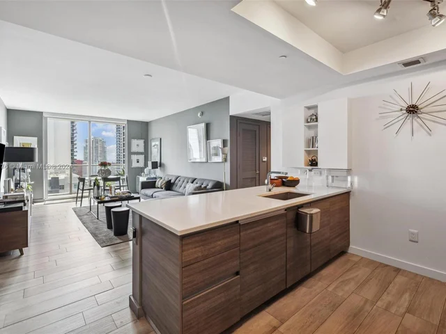 1100 S Miami Ave # 2704, Miami FL 33130