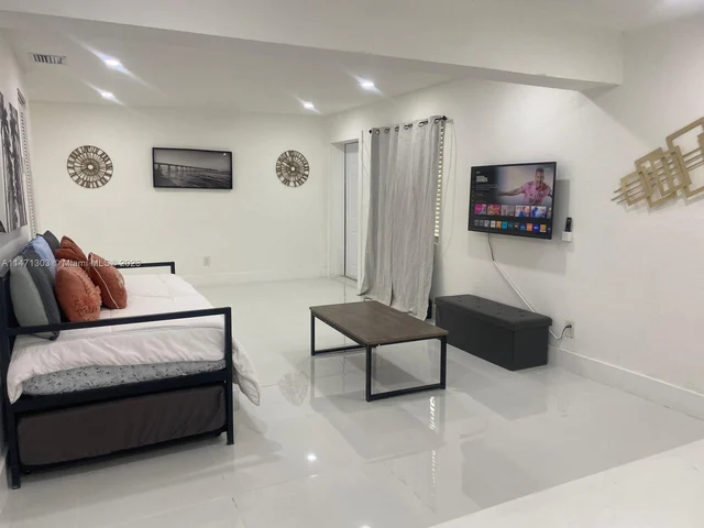 10702 NW 18th Ave, Miami FL 33167