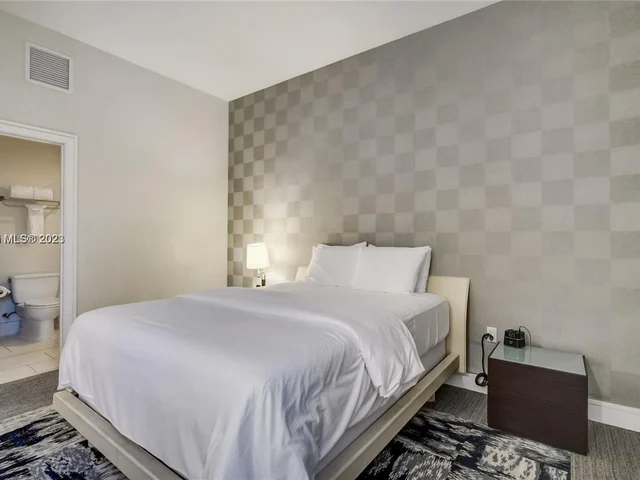 5300 NW 87th Ave # 812, Doral FL 33178