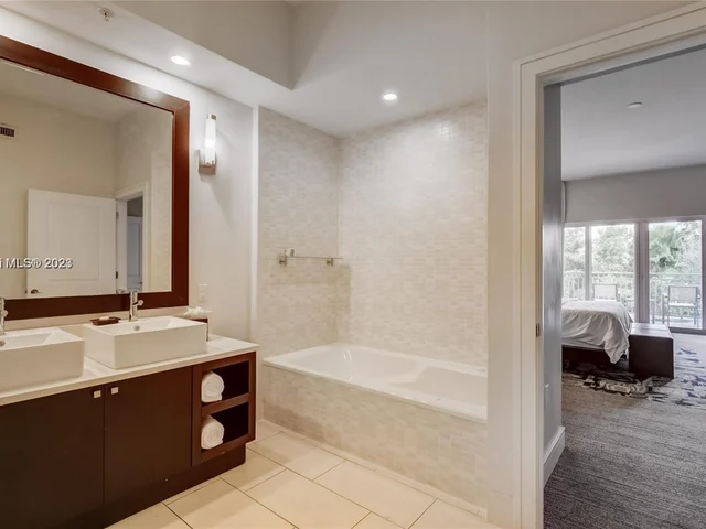 5300 NW 87th Ave # 812, Doral FL 33178