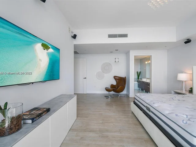 253 NE 2nd St # 4907, Miami FL 33132