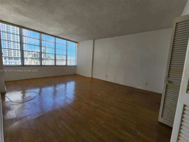 1817 S Ocean Dr, Hallandale Beach FL 33009