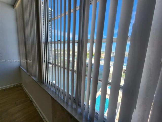 1817 S Ocean Dr, Hallandale Beach FL 33009