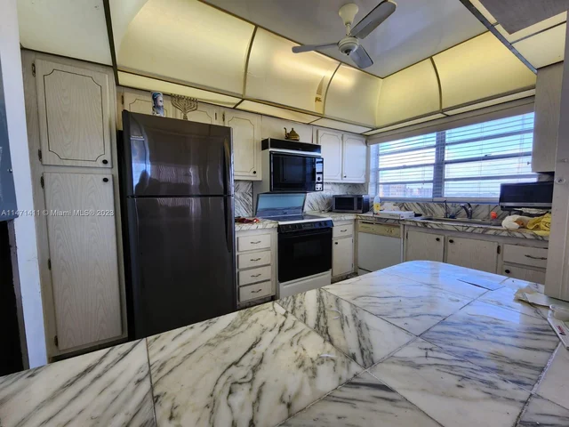 1817 S Ocean Dr, Hallandale Beach FL 33009