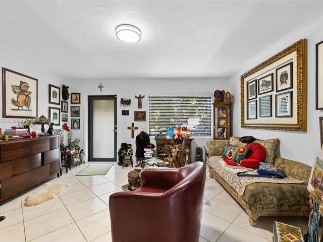 1061 NE 137th St, North Miami FL 33161