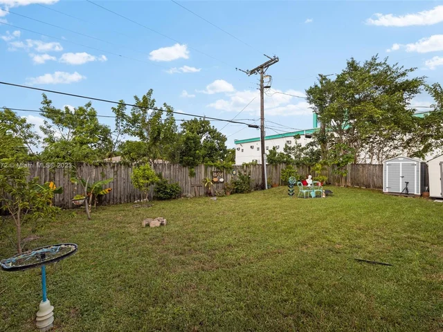 1061 NE 137th St, North Miami FL 33161