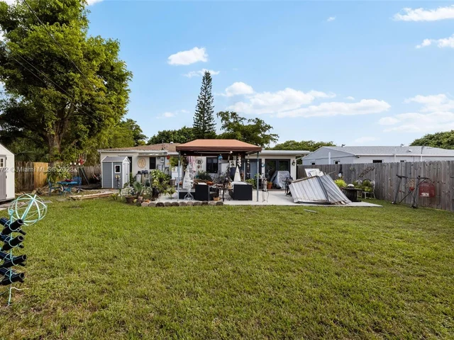 1061 NE 137th St, North Miami FL 33161