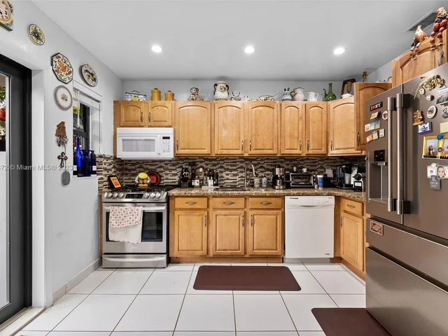 1061 NE 137th St, North Miami FL 33161