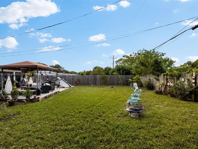 1061 NE 137th St, North Miami FL 33161