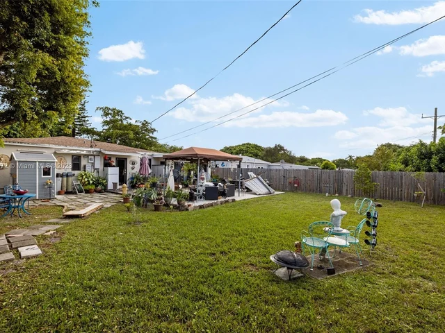 1061 NE 137th St, North Miami FL 33161