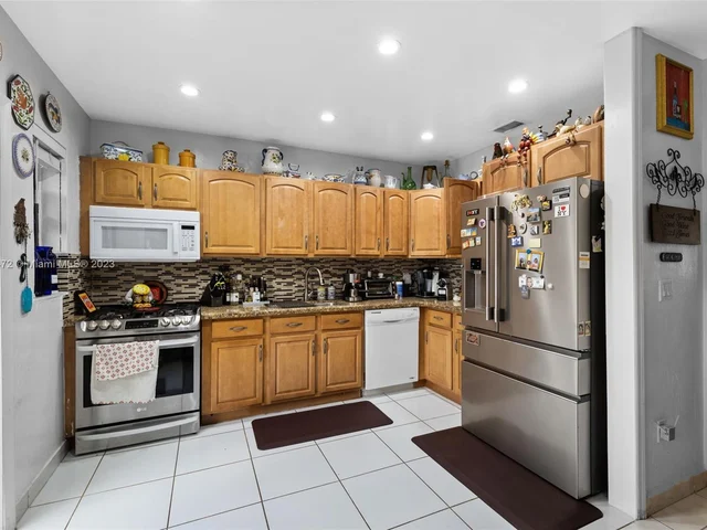 1061 NE 137th St, North Miami FL 33161