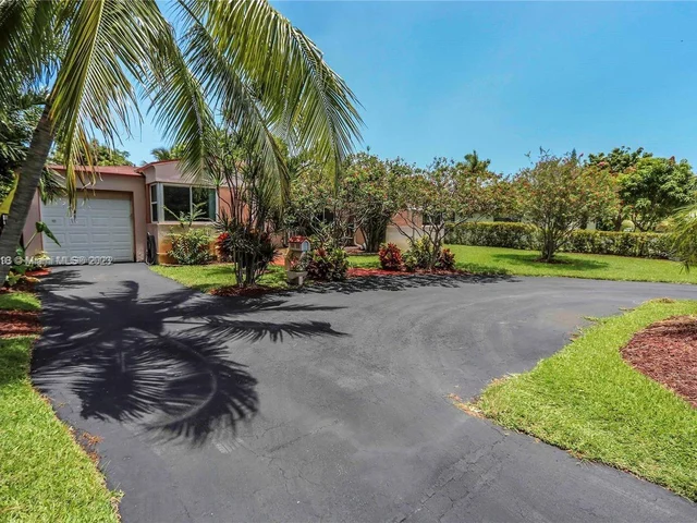 1635 Johnson St, Hollywood FL 33020