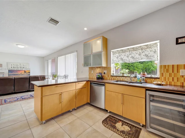 9771 NW 29th St, Doral FL 33172