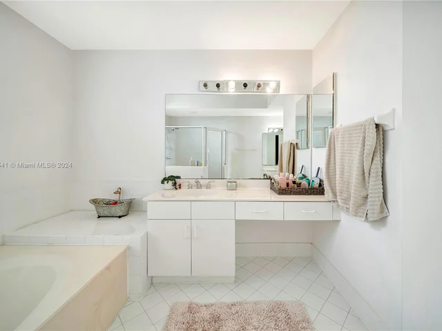 9771 NW 29th St, Doral FL 33172