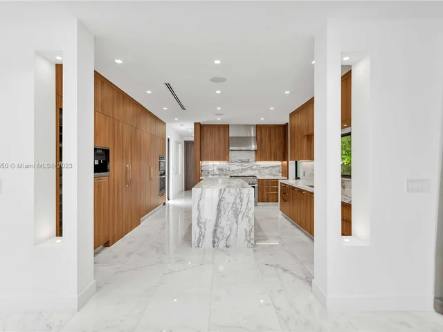 1311 Stillwater Dr # 1311, Miami Beach FL 33141