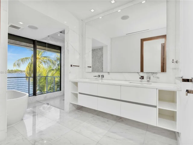 1311 Stillwater Dr # 1311, Miami Beach FL 33141