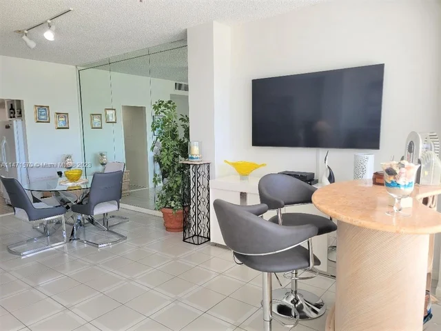 4925 Collins Ave # 2D, Miami Beach FL 33140