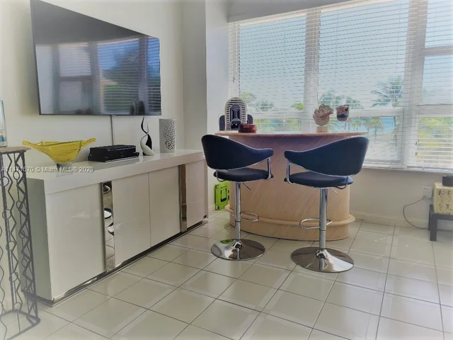 4925 Collins Ave # 2D, Miami Beach FL 33140
