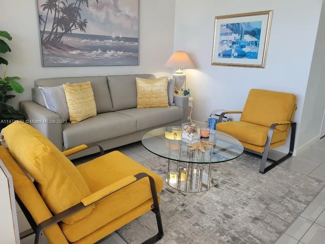 4925 Collins Ave # 2D, Miami Beach FL 33140