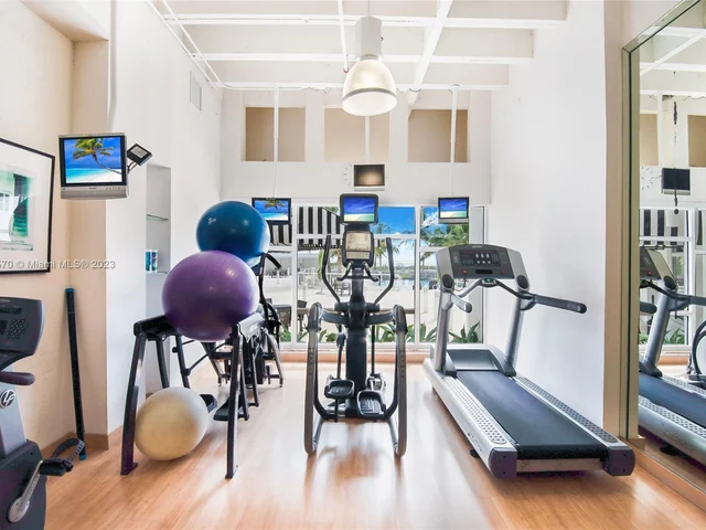 4925 Collins Ave # 2D, Miami Beach FL 33140