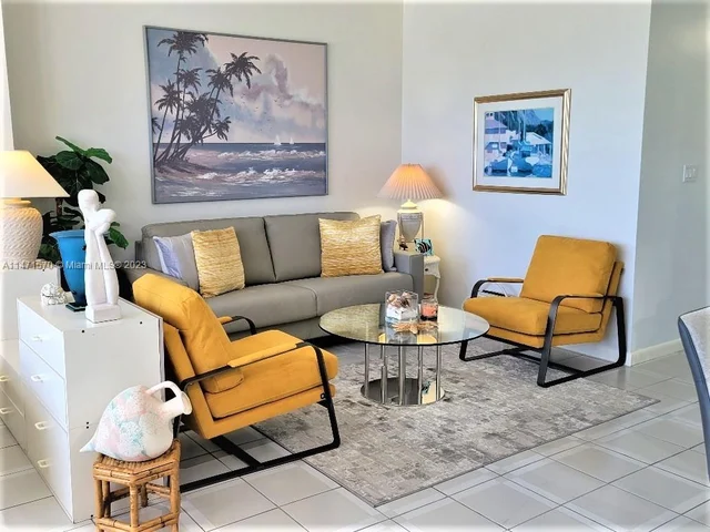 4925 Collins Ave # 2D, Miami Beach FL 33140
