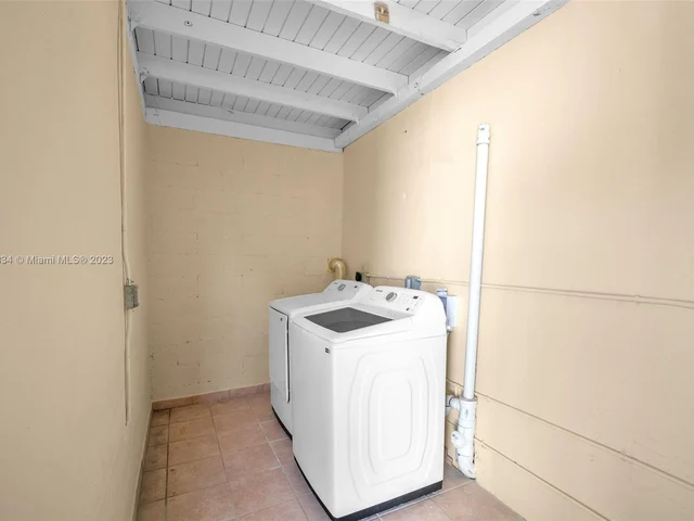 2265 NW 3rd St, Miami FL 33125