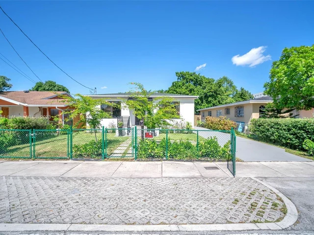 2265 NW 3rd St, Miami FL 33125