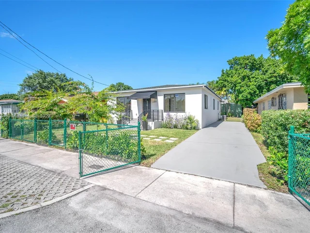 2265 NW 3rd St, Miami FL 33125