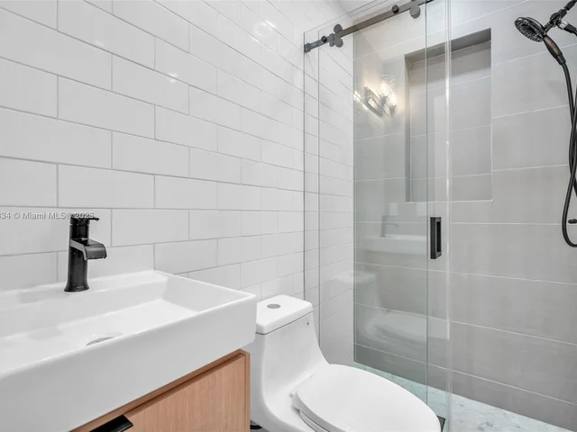 2265 NW 3rd St, Miami FL 33125