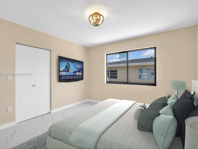 2265 NW 3rd St, Miami FL 33125