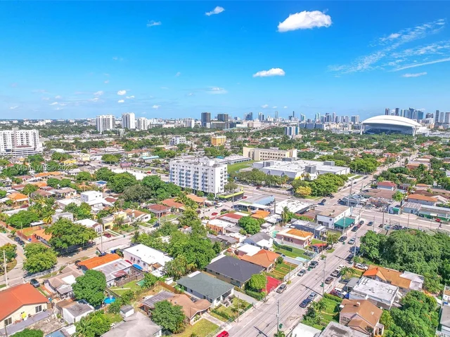 2265 NW 3rd St, Miami FL 33125