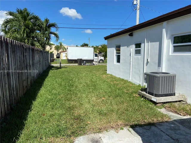 1471 NE 182nd St, North Miami Beach FL 33162