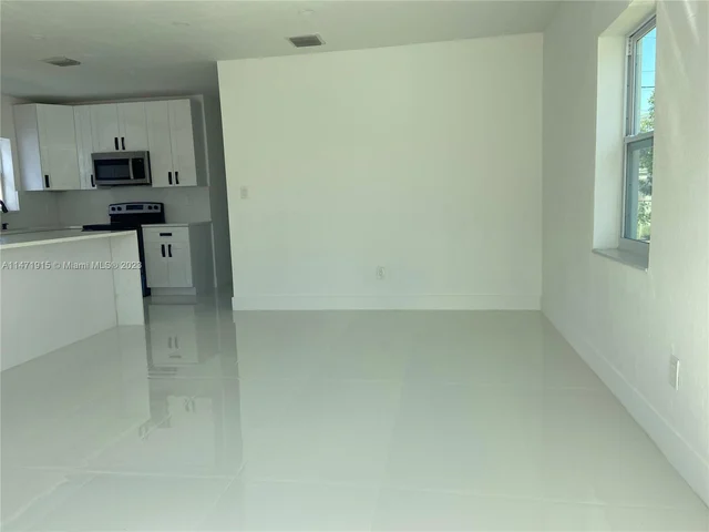 1471 NE 182nd St, North Miami Beach FL 33162
