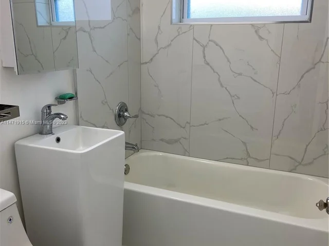 1471 NE 182nd St, North Miami Beach FL 33162