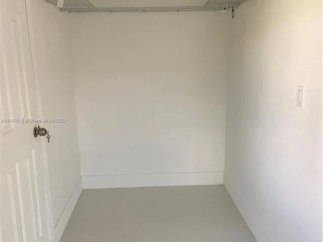 1471 NE 182nd St, North Miami Beach FL 33162