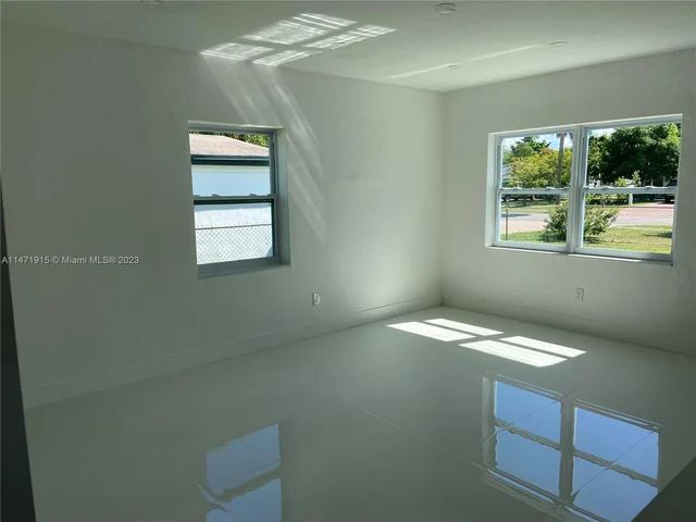 1471 NE 182nd St, North Miami Beach FL 33162