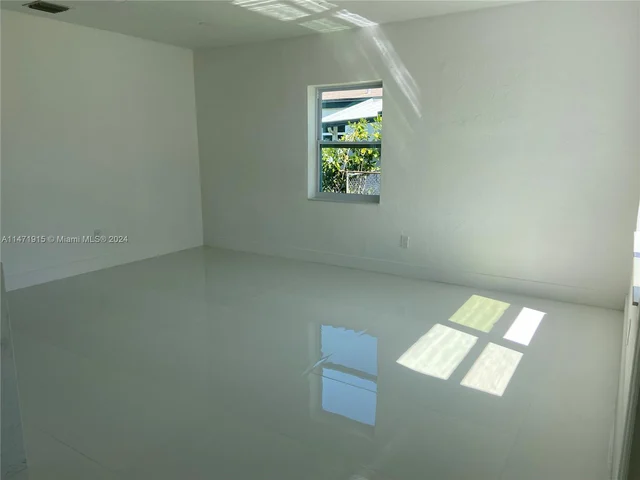 1471 NE 182nd St, North Miami Beach FL 33162