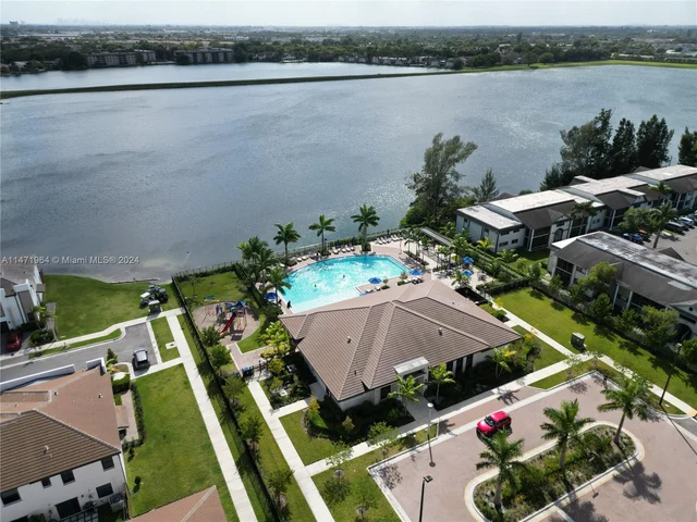 957 NE 211th St, Miami FL 33179